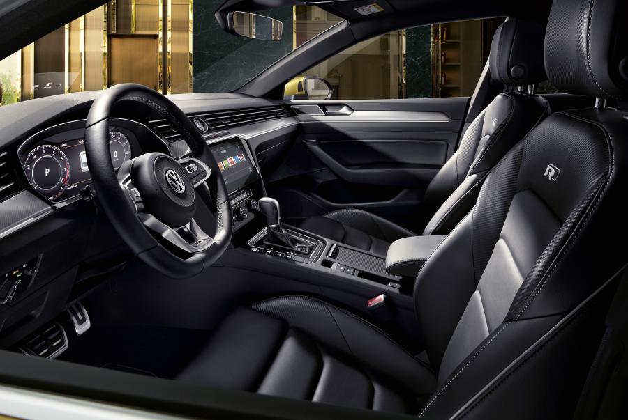 Интерьер Volkswagen Arteon R-Line 2017 года  (WW) (фото 48 из 70)